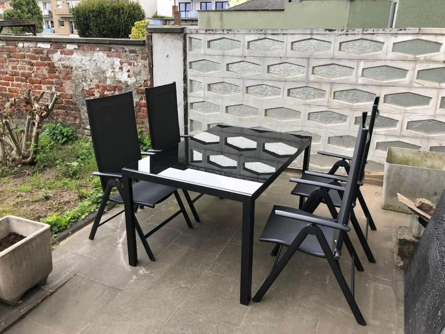 Charmante Gartenwohnung Mit Privatem Grossen Garten كولونيا المظهر الخارجي الصورة